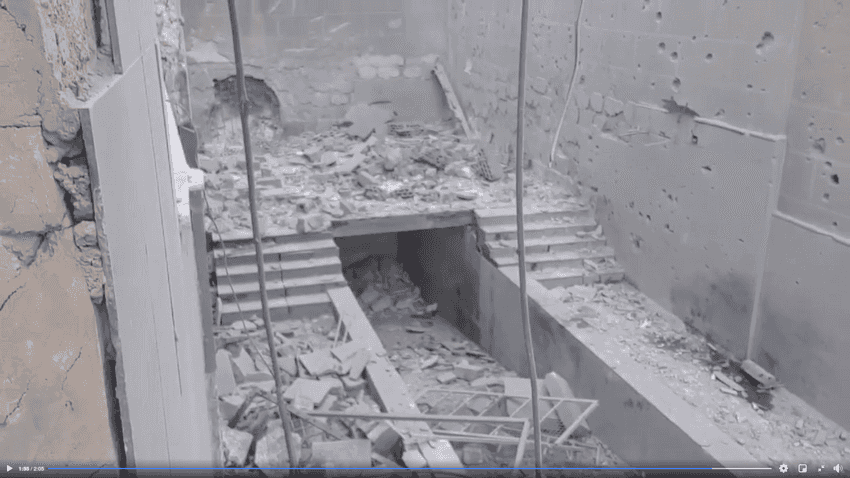 الدمار في مدخل مشفى الكنانة